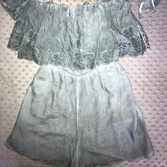 American Eagle Off The Shoulder Embroider Romper - Picture 3 of 7